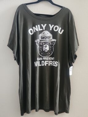 Torrid Smokey The Bear Olive Green Graphic Women’s T-Shirt